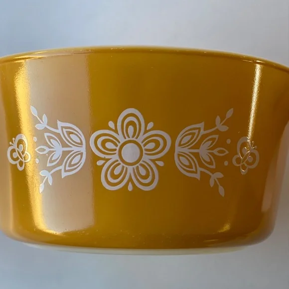 Vintage Pyrex Yellow Butterfly Gold 1 Quart Casserole Dish - Picture 3 of 9
